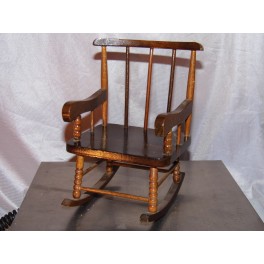 Petit ROCKING CHAIR à barreaux poupée peluche fauteuil jouet vintage